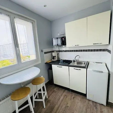 Calme Proche Centre-ville Apartmán