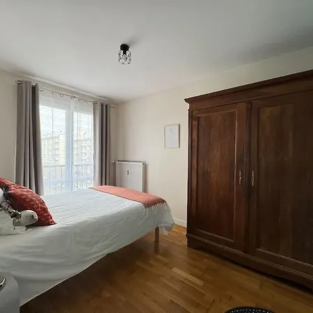 Calme Proche Centre-ville Apartmán *